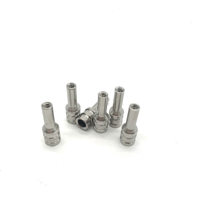 El CNC de la electroforesis tornea las piezas que trabajan a máquina, fastenal 6x31.6m m de la nuez del remache del maleficio