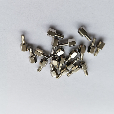 Tornillos de acero inoxidables roscados placa madre del pilar para el tornillo del pilar de la caja del ordenador para VGA