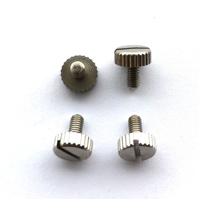 La máquina de acero inoxidable M2.5X6 atornilla la cabeza con estrías apaciguada