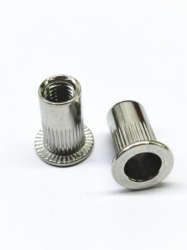 Patrón de dientes agujero ciego nuez de zinc aleación de níquel en decoración de automóviles aeroespacial